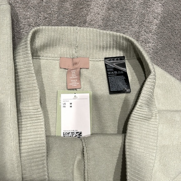 NWT H&M Loungewear set. Zip up hooded sweatshirt and joggers. - Picture 6 of 9